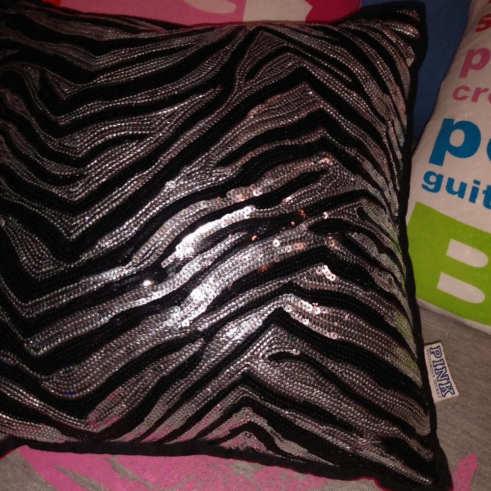 🔥 PINK Collectable Pillows 🔥 - Picture 2 of 3